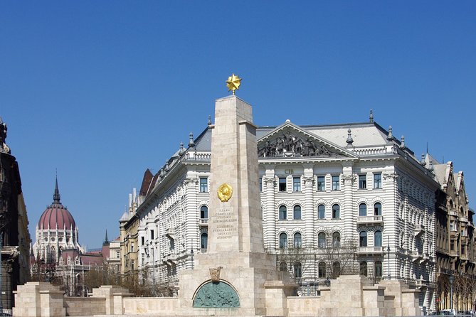 Classic Walk in Budapest Historical Center - Kossuth Lajos Square: freedom heroes and the 1956 revolution