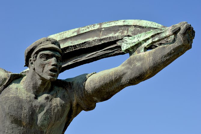 Communism in Hungary with a Historian - Szabadság tér: memorials, statues, embassies, and a bunker edge