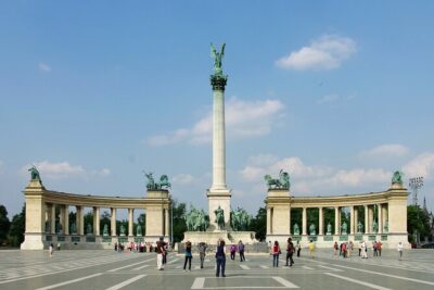 Comprehensive sightseeing tour - Vajdahunyad Castle and City Park: architecture plays in a real courtyard