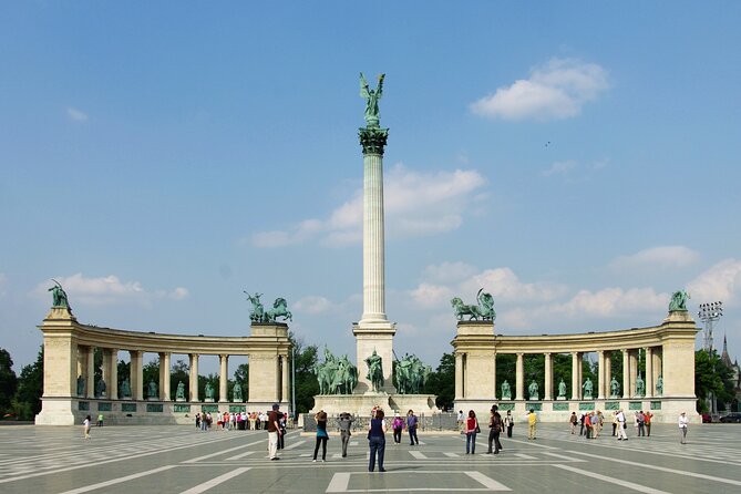 Comprehensive sightseeing tour - Vajdahunyad Castle and City Park: architecture plays in a real courtyard