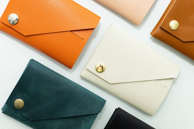 Create a unique leather accessory in downtown Budapest! - Where the Experience Happens: Mittersisters Táska Workshop (Dob u. 34)