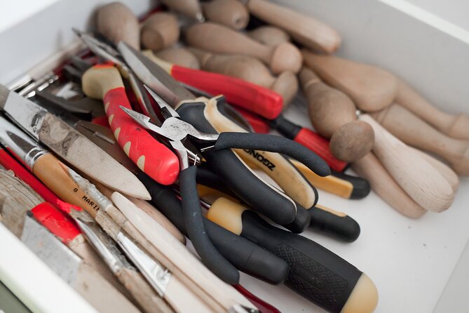 Create a unique leather accessory in downtown Budapest! - Instructor Help and the Friendly Pace (Including Names You Might Hear)