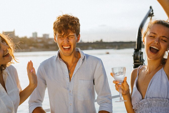 Daytime and Sunset Cruise on the Danube with Drink Options - Is there commentary? What to expect from onboard info