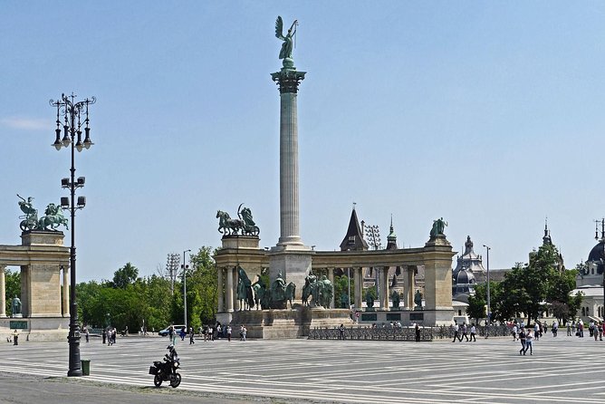 Downtown Pest Walking Tour - Hungarian Parliament at Kossuth Square: Power, Cost, and Identity