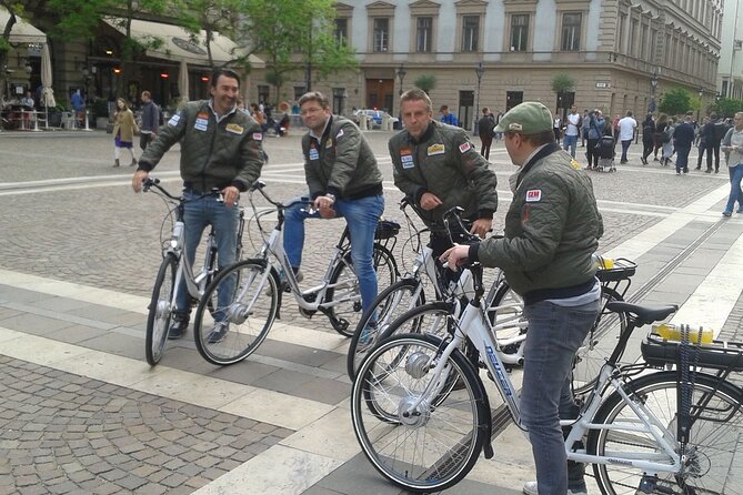 E-Bike Guided Tour in Castle Hill Budapest - Parliament by the river: a neo-Gothic icon and what it symbolizes