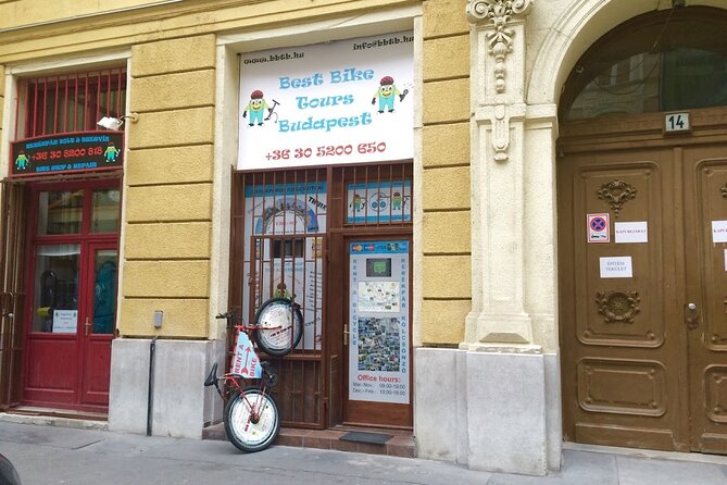 E-Bike Guided Tour in Castle Hill Budapest - St. Stephen’s Basilica: the dome and a famous relic