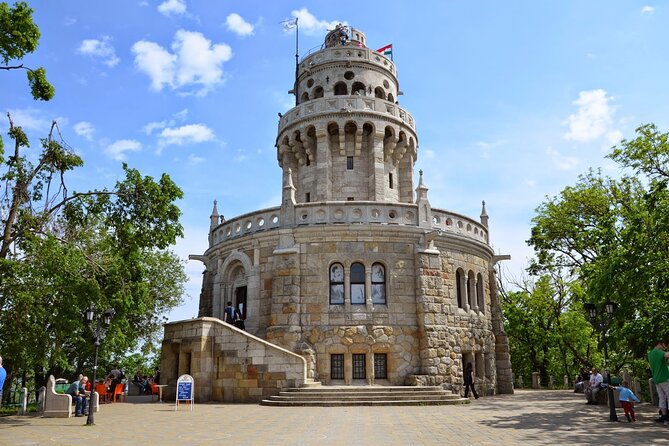 Elisabeth tower visit by chairlift and private transport - Libegő chairlift: a peaceful 30-minute ride with staff help
