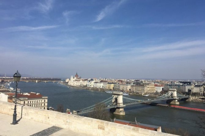 General sightseeing tour - Heroes’ Square: the big monument stop that teaches scale