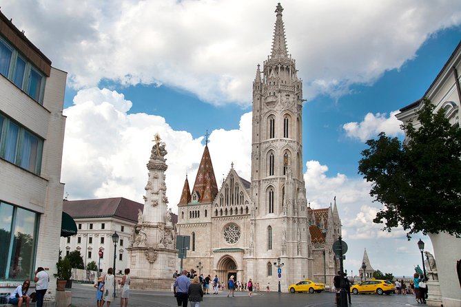 Guided Tour in Budapest Castle District - Sándor Palace: presidential guards in historical uniform
