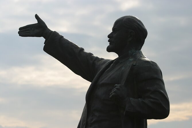 Guided Tour with Admission in Memento Park - How to Make the Most of Your 11:30 Start