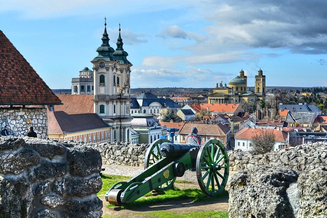 HOLLÓKŐ UNESCO World Heritage site + Eger Castle Private guided tour - Hollókő’s cliff castle: medieval drama with wide views