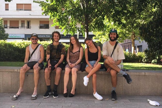 Hungarian History Walking Tour with food tasting - The guide effect: humor, local context, and keeping things human