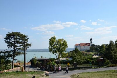 Lake Balaton & Cruise - Getting There: Meeting Point Near Parliament and a Clean Start