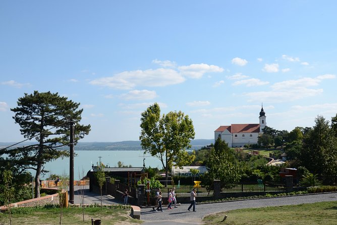 Lake Balaton & Cruise - Getting There: Meeting Point Near Parliament and a Clean Start