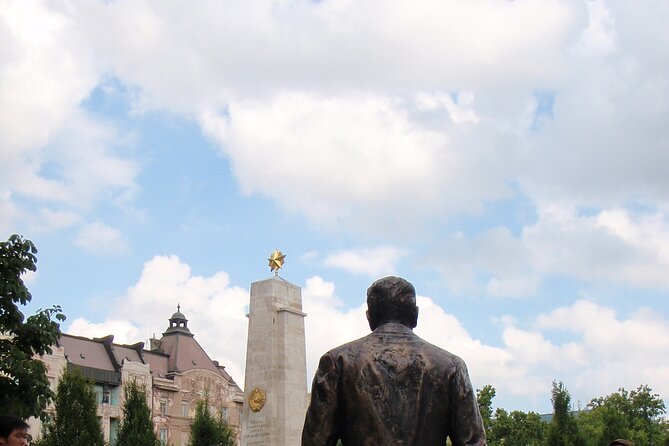 Lives of Hungarians Under Communist and Capitalist system - Fröccsterasz: how people traveled when movement was controlled