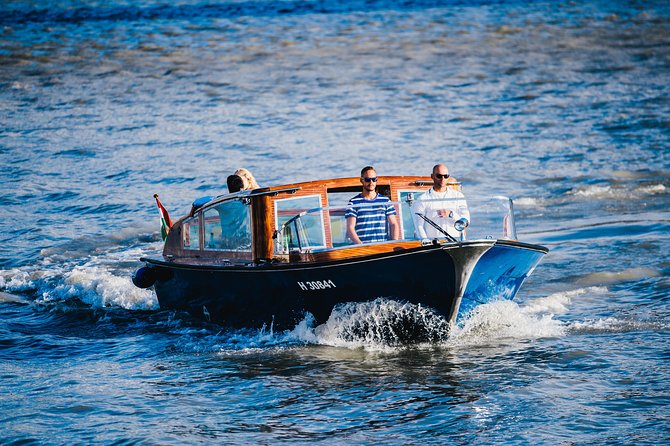 Luxurious, private day cruise with a waterlimousine to Szentendre - Inside the boat: leather comfort and real viewing flexibility