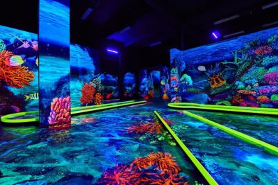 Neonis - 3D Blacklight Minigolf - The course concept: three art zones instead of one flat layout