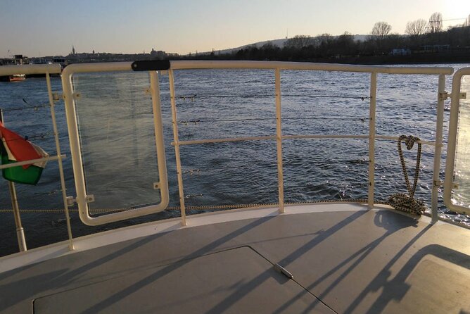 One hour Hen or Stag private party boat Budapest with unlimited beer and wine - The One-Hour Cruise: What You’ll See and How to Enjoy It