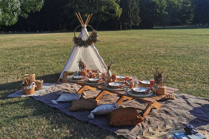 Picnics experience in Hungary - The Tapas, Fruit, and Vega boxes (and why this menu is smart)