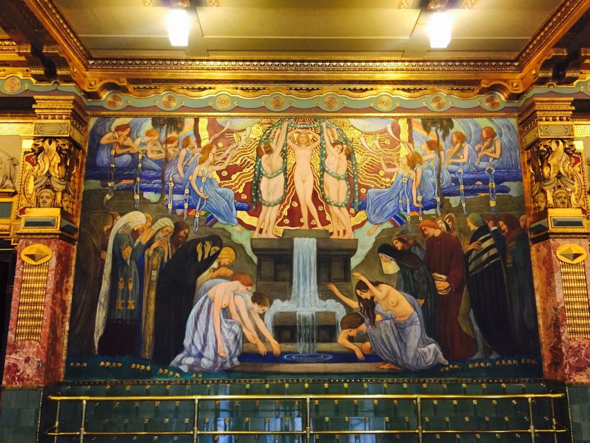 Private Art Nouveau Budapest Tour - Trams and Váci Street: shifting from inspiration to real city scale