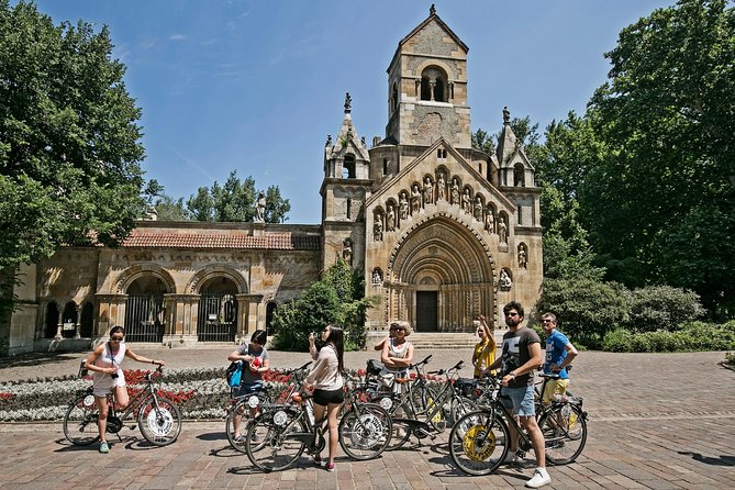 Private Budapest Bike Tour with Cafe Stop - Why a private bike tour works so well in Budapest
