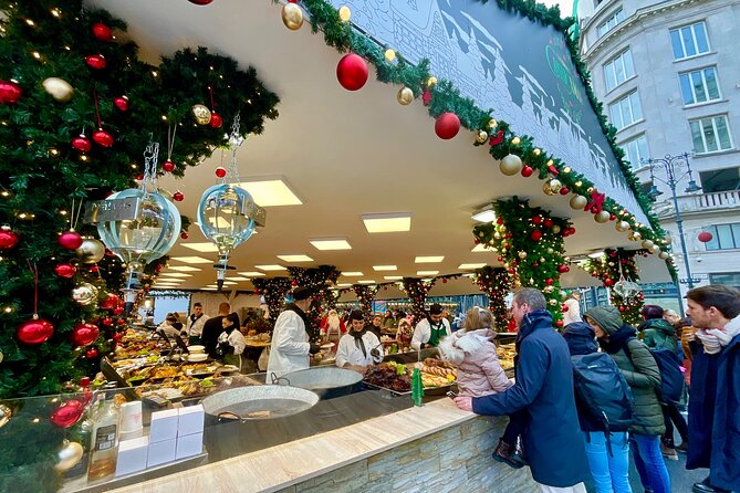Private Budapest Christmas Market Tour with Chimney Cake & Mulled Wine - Price and value: Is $113.18 per person worth it?
