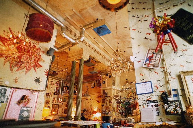 Private Budapest Ruin Bar Tour with Local Drinks & Street Food - Drinks and snacks: the included plan and how to manage expectations
