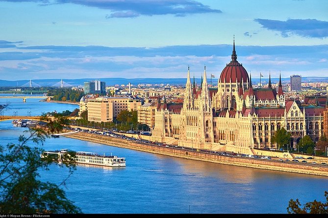 Private Budapest Sightseeing Tour: Royal Castle, Heroes Square, Chain Bridge - Jewish Quarter, Synagogue Area, and Stopping for Real City Texture