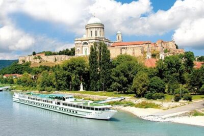 Private or SmallGroup Budapest Danube Bend Tour Lunch and Cruise - Pickup and timing: what to expect from your morning in Budapest