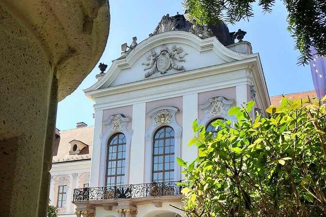 Private Sissi Castle Tour - Getting There in Comfort: The Value of Pickup and an Air-Conditioned Van
