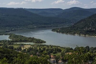 Private Szentendre & Visegrád tour - Szentendrei Duna-part: Artsy Riversides, Museums, and Time to Browse
