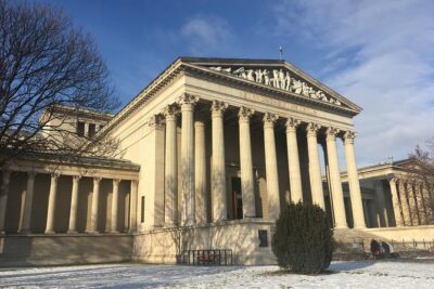 Private Tour Around Budapest - Pest power stops: Heroes’ Square and the Parliament area