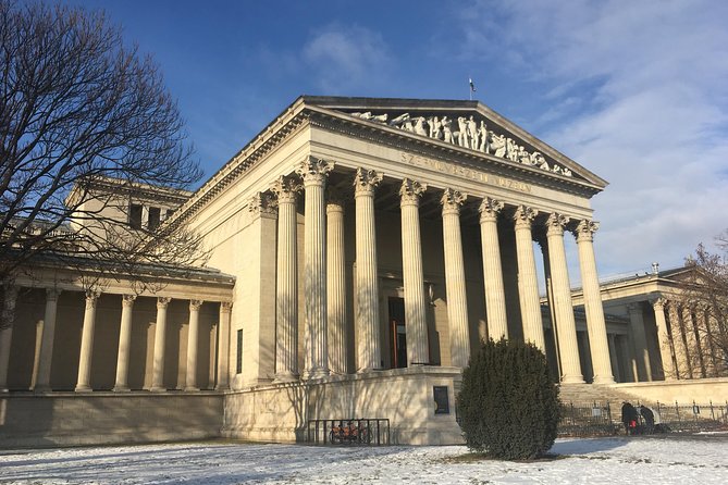 Private Tour Around Budapest - Pest power stops: Heroes’ Square and the Parliament area