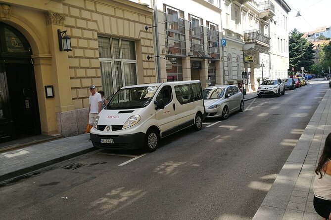 Private Transfer from Budapest city to Budapest Airport - departure - Pickup in Budapest: getting the meeting point right