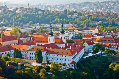 Private Transfer from Budapest to Prague with 2 hours for sightseeing - Choosing Stops: Winery Time and the Reality of “Selection”
