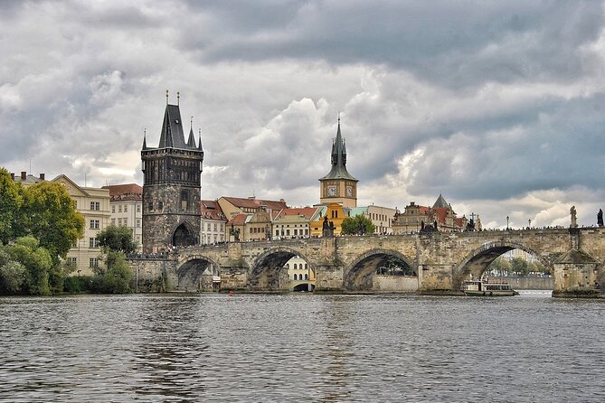Private Transfer from Budapest to Prague with 2 hours for sightseeing - Price and Value: Is $439.50 Per Person Worth It?