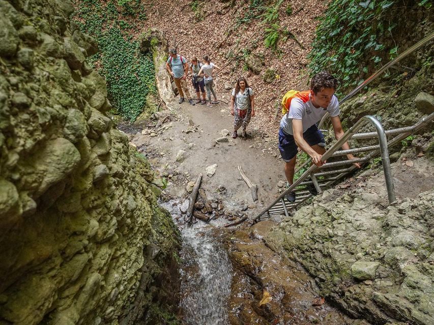 Ram Gorge Hiking Adventure - Water and snacks: how you stay hydrated without overpacking