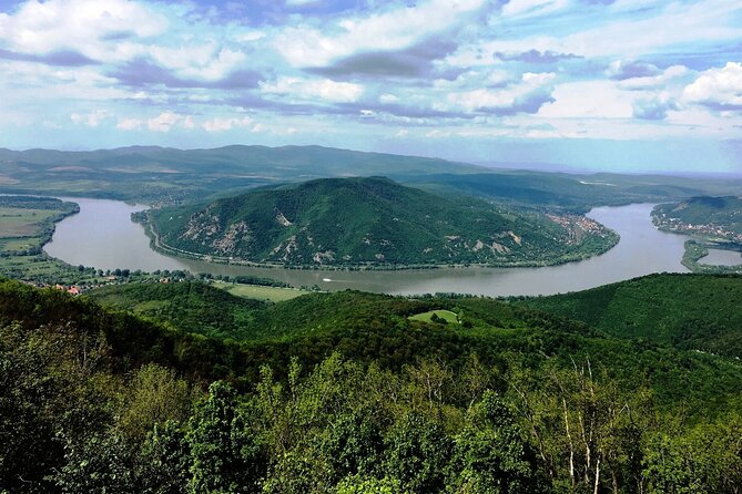 Scenic Danube River bend hills & the Art Town: Private Car Tour - Danube Bend and Art Town in One Easy Ride