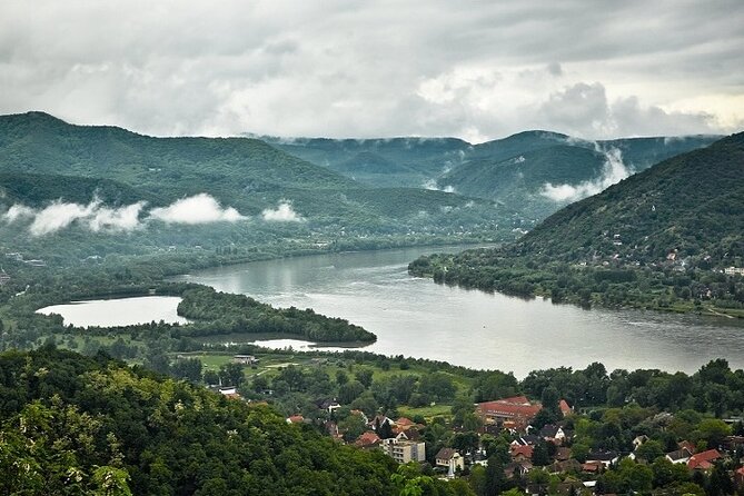 Scenic Danube River bend hills & the Art Town: Private Car Tour - What to Budget for: Lunch, Castle Tickets, and Snacks