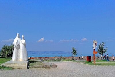 See the Hungarian Sea: Lake Balaton - Meeting in Budapest and staying comfortable for the whole day