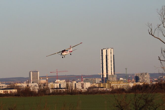 Sightseeing flight over Budapest - Your pilot turns the view into a story
