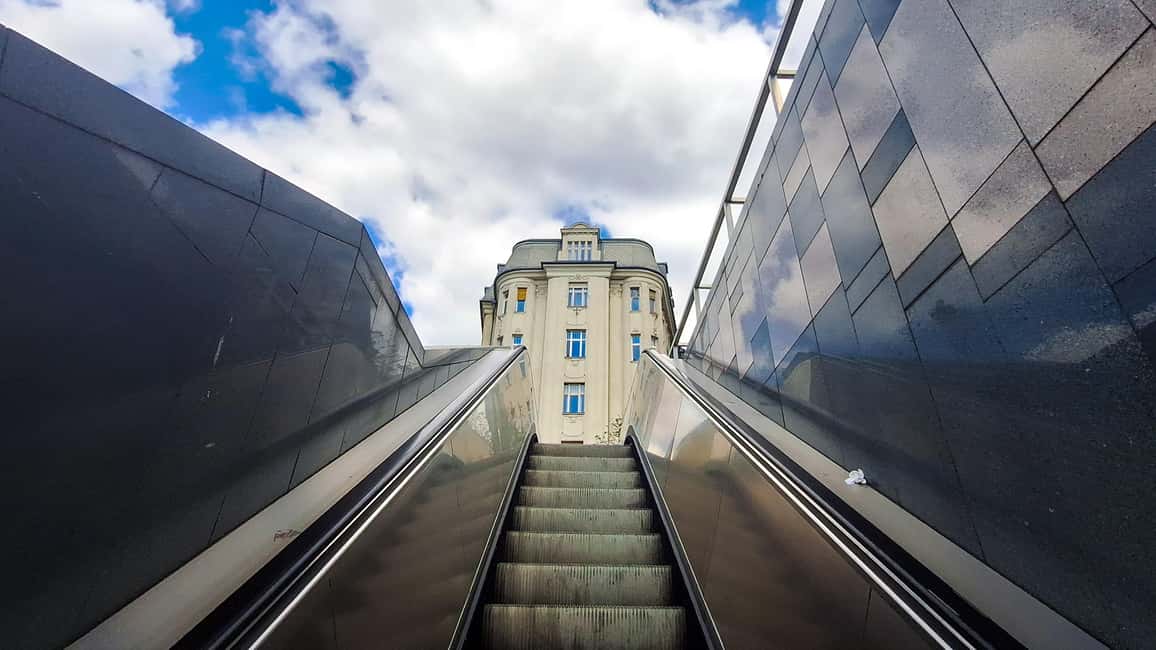 Street photography with your smartphone, tour of Budapest - Bikás Park: a quieter contrast after the city core