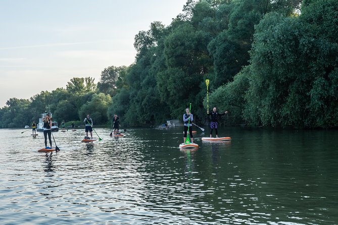 SUP Budapest: Sunset tour - Beginner Lesson: enough to feel safe, not a whole course