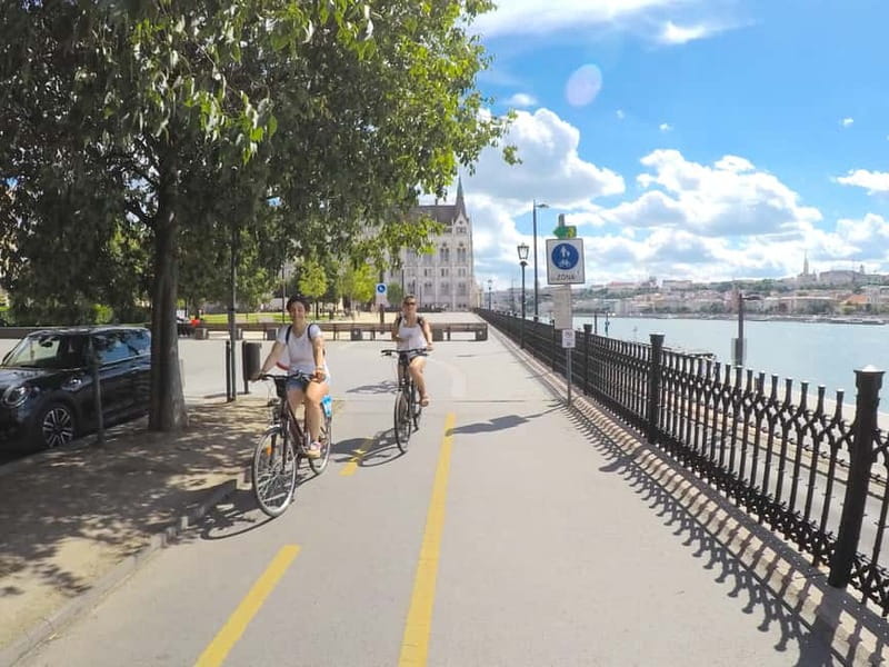 Szentendre Bike & Train Tour by Budapest Bike Breeze - Entering Budapest on two wheels: from Rumbach Sebestyén to landmark views