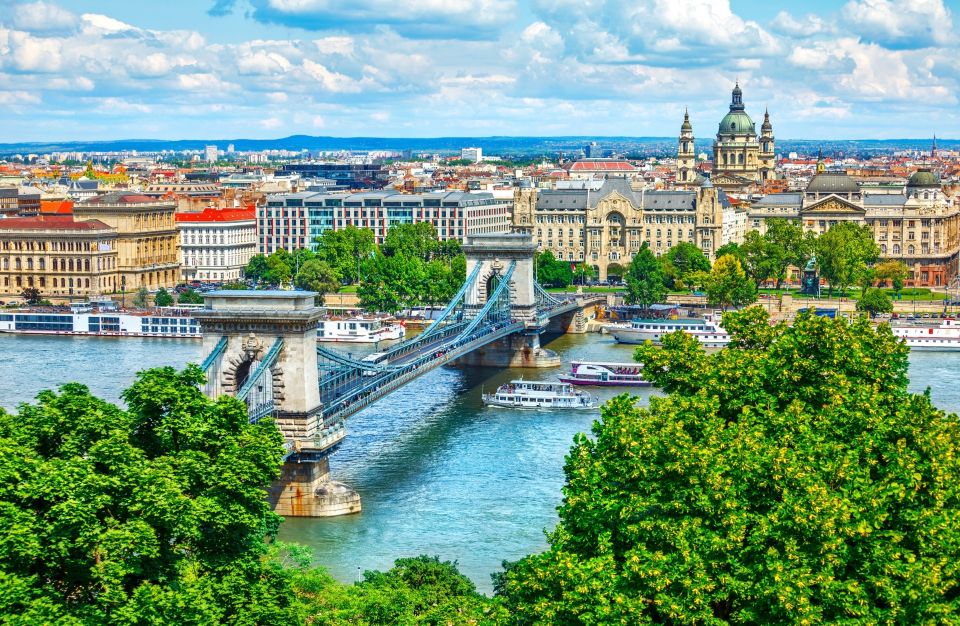 Vienna: Budapest Day Trip - Vienna hotel pickup to Budapest: the start that sets the tone