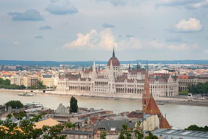 Walk in Buda with Hospital in the Rock Underground Cave Visit - Sandor Palace Exterior: Historic Guards and Presidential-Era Detail