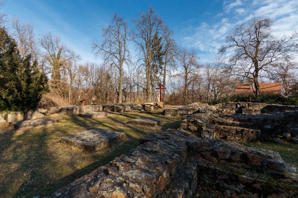 Walk to recent and aged spiritual sanctuaries near Budapest - The guide matters: Zsolt’s Hungarian language and history focus